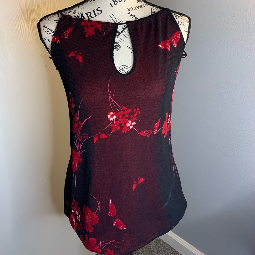 Cute red tank top!